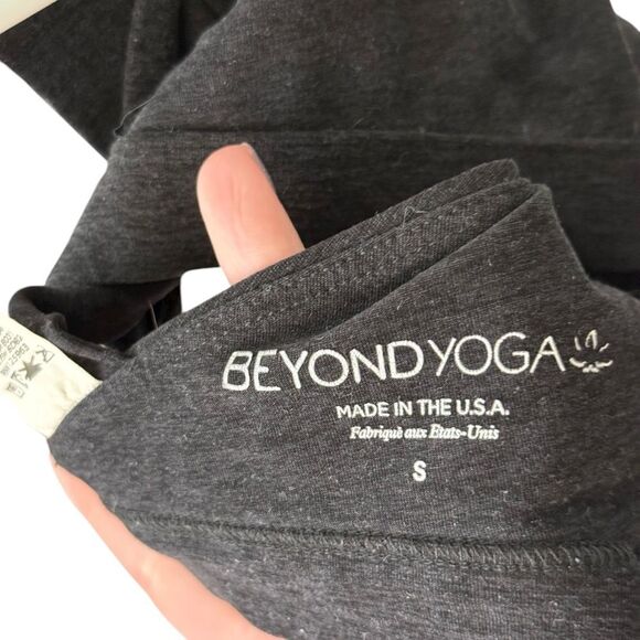 Beyond Yoga Black Space Dye Square Neck Crossback Yoga Sports Bra - Picture 6 of 8